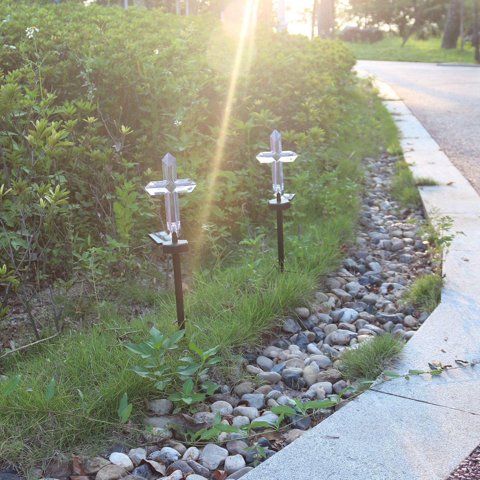 Solar-powered Cross Garden Sta - Outdoor Yard Power Stake reseña y precio